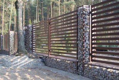 Metalinės horizontalios tvoros
